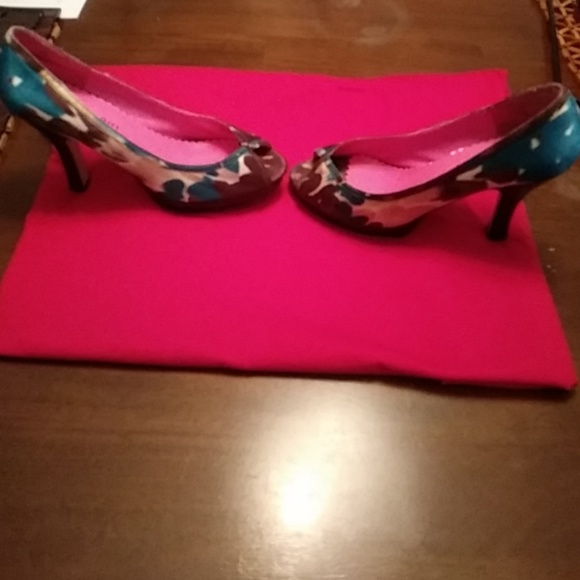 Heels - Picture 2 of 4